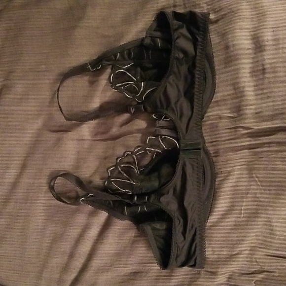 Black bra - Picture 2 of 2